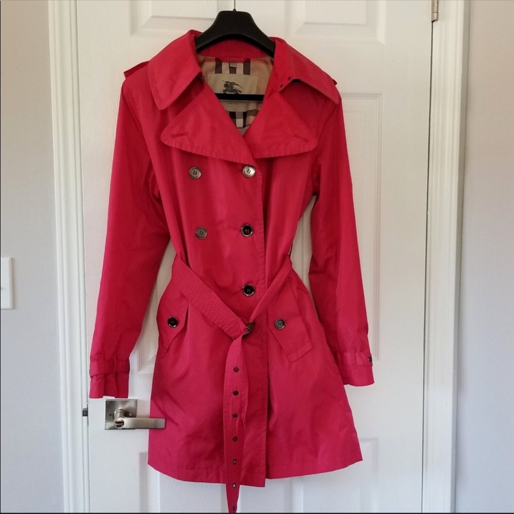 Authentic Burberry Trench-coat  .💕